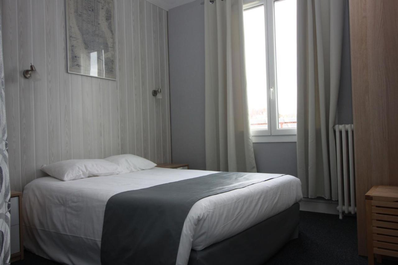Hotel De L'Univers Caen Esterno foto